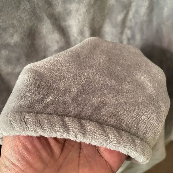 Better Homes And Gardens Soft Gray throw blanket pre-owned - Picture 6 of 15
